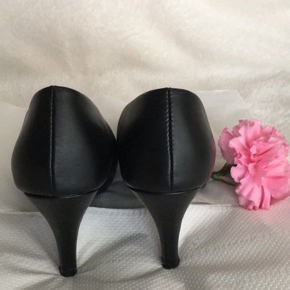 Shoes - Picture 3 of 4